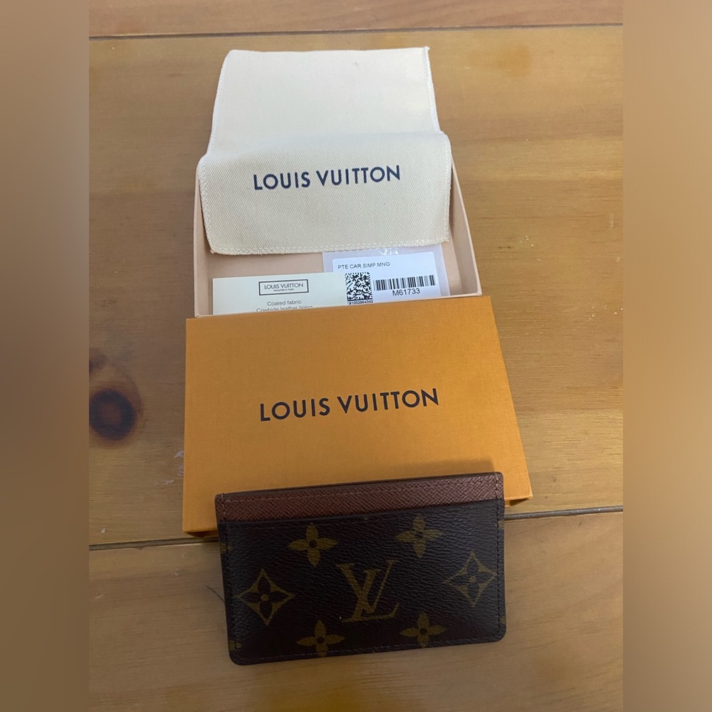 Brand new Louis Vuitton card holder never used authentic